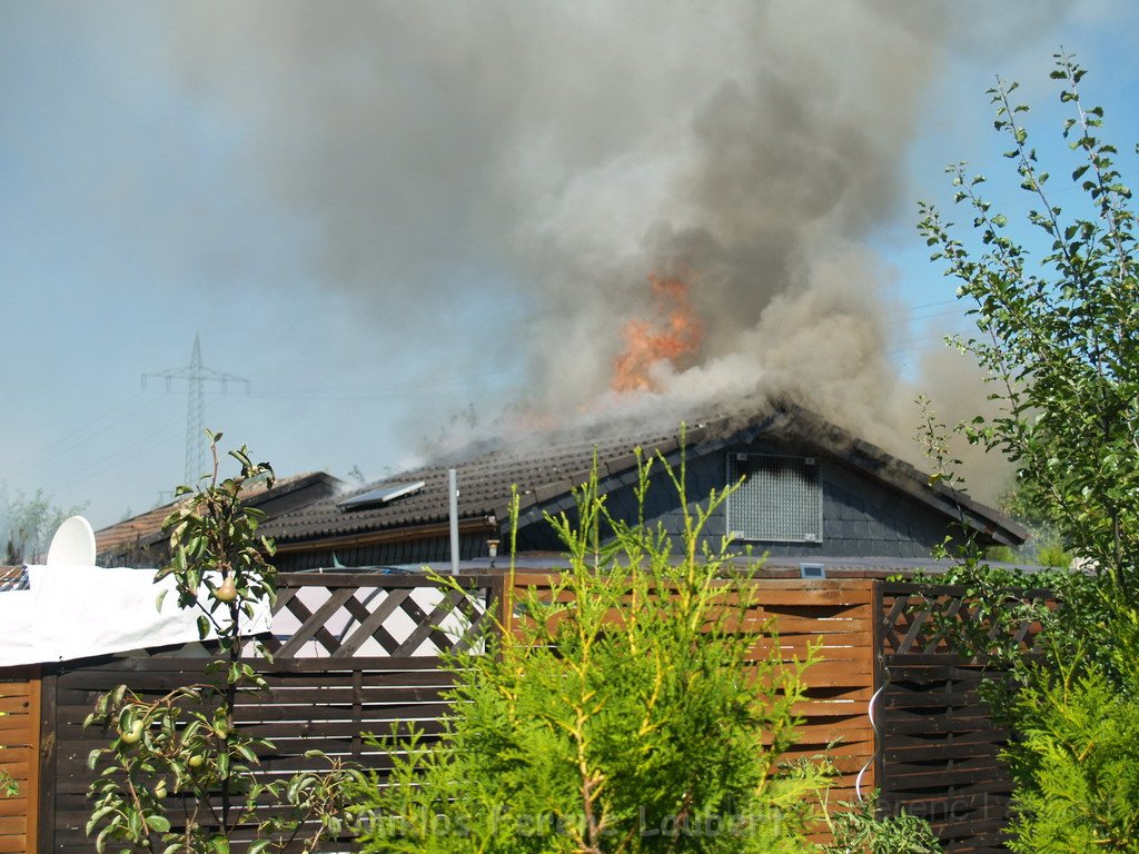 Gartenlaube in Vollbrand Koeln Poll Im Gremberger Waeldchen P015.JPG